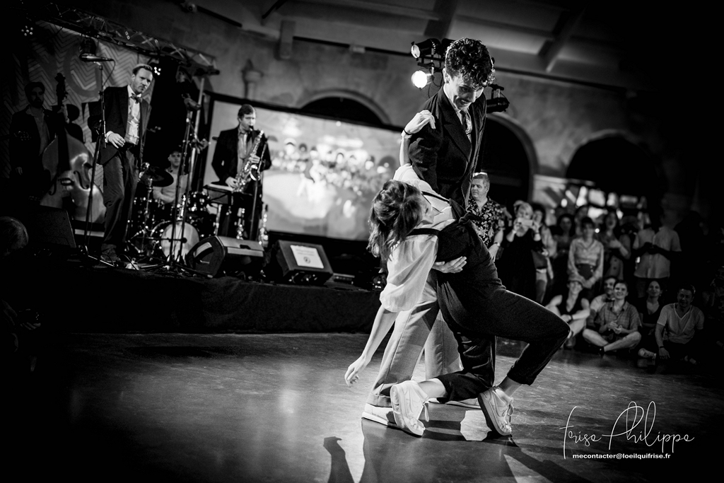 Portrait artistique en noir et blanc